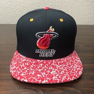 One Size Snapback Mens Hat Miami Heat NBA Basketball Mitchell and Ness Vintage